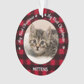 初めてのクリスマスの赤い格子縞の猫がペットの写真 オーナメント (正面)