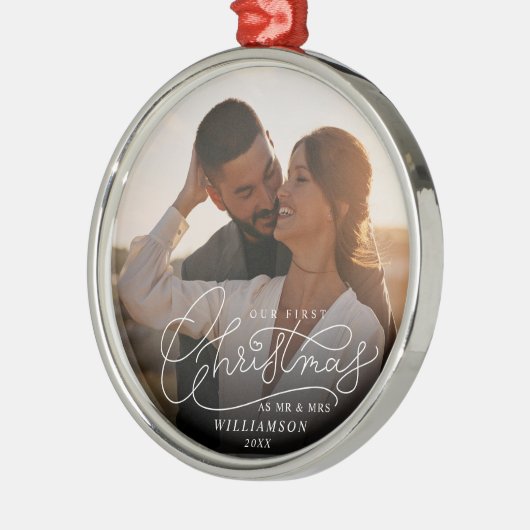 初めてのクリスマスのMr.とMrs.Newlywedsの結婚写真 メタルオーナメント (左)