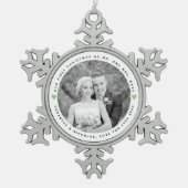 初めてのクリスマスはグリーン夫妻のハート写真 スノーフレークピューターオーナメント (正面)