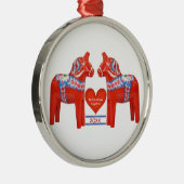 初めてのクリスマスは一緒にスウェーデン人のDalaの馬に日付を記入しました メタルオーナメント (右)