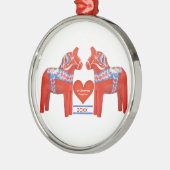 初めてのクリスマスは一緒にスウェーデン人のDalaの馬に日付を記入しました メタルオーナメント (左)