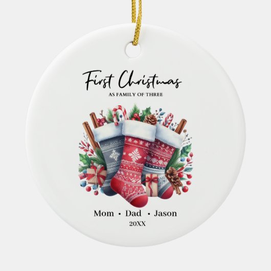 初めてのクリスマスは三つのストッキングの家族 セラミックオーナメント (正面)