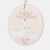 初めてのクリスマスは姉として – かわいい鹿 – ピンク セラミックオーナメント (左)