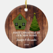 初めてのクリスマスは我々の新しいホームウッドバードハウス セラミックオーナメント (裏面)
