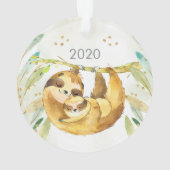 初めてのクリスマスは新しいママかパパのナマケモノ オーナメント (裏面)