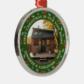 初めてのクリスマスは私たちの小さな家の写真で メタルオーナメント (右)