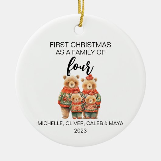 初めてのクリスマスは4つの家族を持つ セラミックオーナメント (正面)