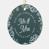 初めてのクリスマスはMrそしてミセス |バックフォト セラミックオーナメント (左)