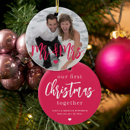 初めてのクリスマスはMr & Mrsのスクリプトの写真名ピンク セラミックオーナメント