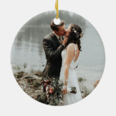 初めてのクリスマスはMr. & Mrs. PIneリース写真 セラミックオーナメント (裏面)