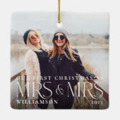 初めてのクリスマスをミセス・アンド・ミセス・モダンカップルの写真 セラミックオーナメント (裏面)