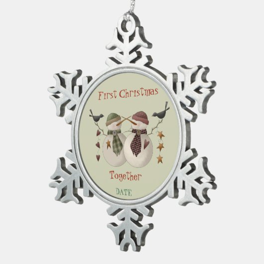 初めてのクリスマスを一緒に雪のカップル スノーフレークピューターオーナメント (右)