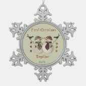 初めてのクリスマスを一緒に雪のカップル スノーフレークピューターオーナメント (正面)