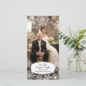 初めてのクリスマスを一緒に – エレガント Snowflake シーズンカード (スタンド正面)