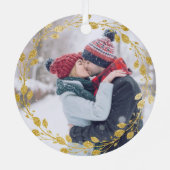 初めてのクリスマスを夫の妻として金ゴールドリース写真 メタルオーナメント (裏面)