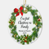 初めてのクリスマスを家族の写真のクリスマスとして セラミックオーナメント (左)