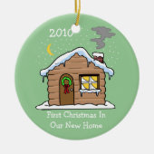 初めてのクリスマスを新しいホーム2010 （キャビン） セラミックオーナメント (正面)
