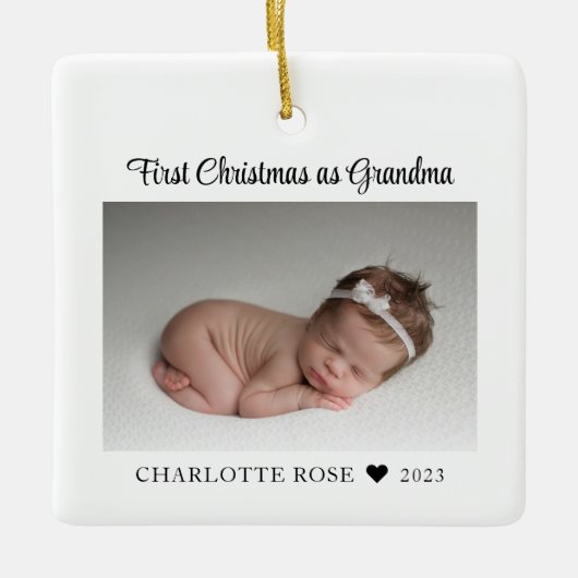 初めてのクリスマスを祖母として新生児写真 セラミックオーナメント (正面)