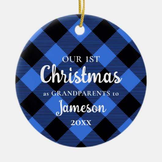 初めてのクリスマスを祖父母としてブループレイドラウンド セラミックオーナメント (正面)