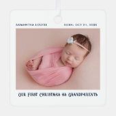 初めてのクリスマスを祖父母としてベビー写真カスタム メタルオーナメント (正面)