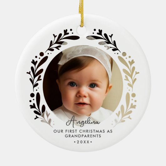 初めてのクリスマスを祖父母としてベビー2写真 セラミックオーナメント (裏面)