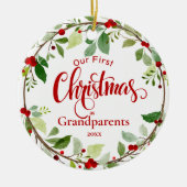 初めてのクリスマスを祖父母としてレッドホリー セラミックオーナメント (正面)