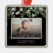 初めてのクリスマスを祖父母として冬の緑 メタルオーナメント (正面)