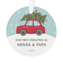 初めてのクリスマスを祖父母として赤い車の写真