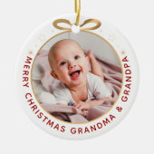 初めてのクリスマスを祖父母として赤い金ゴールド写真 セラミックオーナメント (正面)