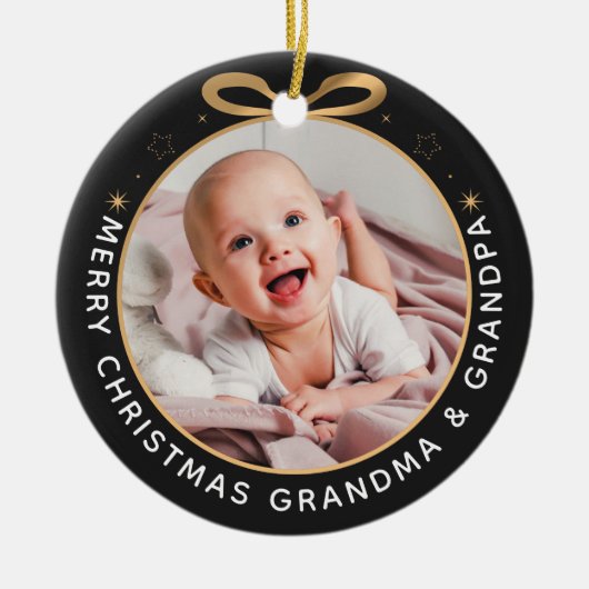 初めてのクリスマスを祖父母として黒い金ゴールド写真 セラミックオーナメント (正面)