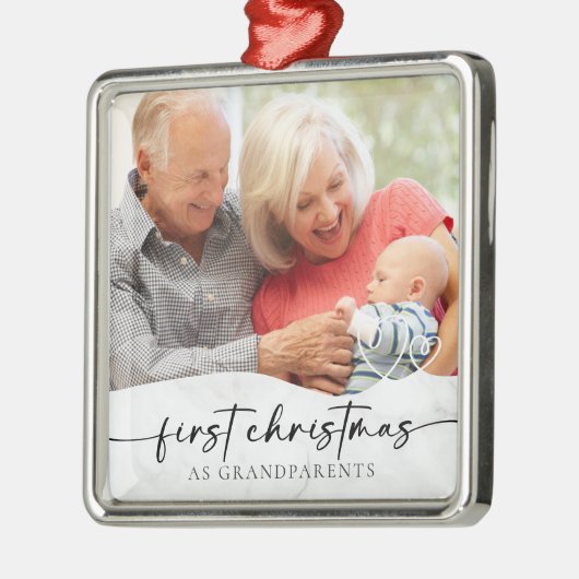 初めてのクリスマスを祖父母の大理石写真として メタルオーナメント (左)