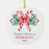 初めてのクリスマスを祖父母キャンディーケーンズに セラミックオーナメント (正面)
