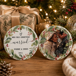 初めてのクリスマスを迎えた新婚夫婦のフォトリース セラミックオーナメント