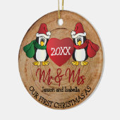 初めてのクリスマスをMr.And Mrs. – ログ素朴 セラミックオーナメント (左)