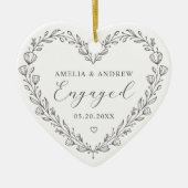 初めてのクリスマスエンゲージメント フローラル ボタニカルリース セラミックオーナメント (正面)