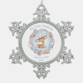 初めてのクリスマスオーナメント男の赤ちゃんブルーベージュ スノーフレークピューターオーナメント (正面)