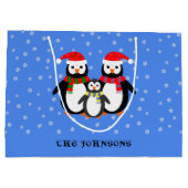 初めてのクリスマスカスタム文字ペンギンブルー ラージペーパーバッグ (裏面)