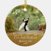 初めてのクリスマスカスタム金ゴールド対パーソナライズされた対 セラミックオーナメント (正面)