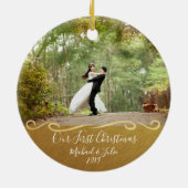 初めてのクリスマスカスタム金ゴールド対パーソナライズされた対 セラミックオーナメント (裏面)