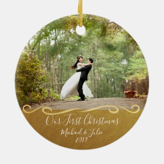 初めてのクリスマスカスタム金ゴールド対パーソナライズされた対 セラミックオーナメント (裏面)