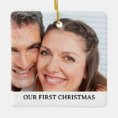 初めてのクリスマスカップルの写真 セラミックオーナメント (正面)
