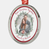 初めてのクリスマスカップルの写真 メタルオーナメント (左)