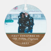 初めてのクリスマスクラシックフォト結婚したメタルO メタルオーナメント (裏面)