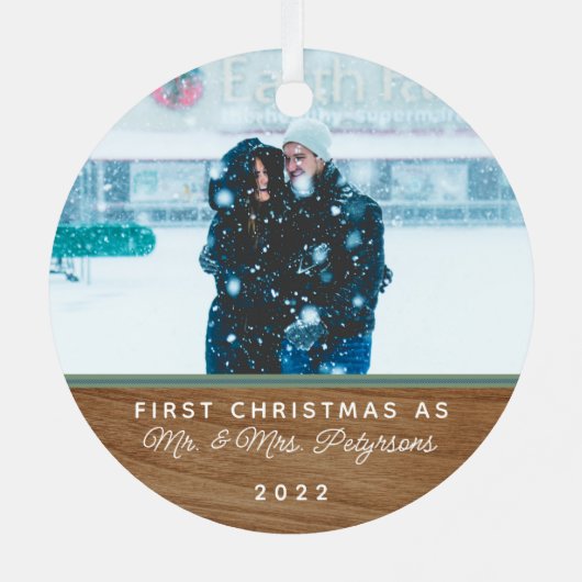 初めてのクリスマスクラシックフォト結婚したメタルO メタルオーナメント (裏面)