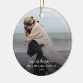 初めてのクリスマススクリプトカップル写真ミニマリスト セラミックオーナメント (左)