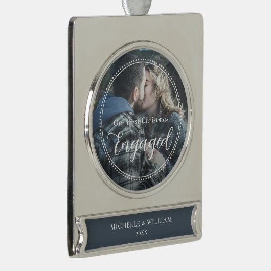 初めてのクリスマスス婚約したクリプトオーバーレイ写真 シルバープレートバナーオーナメント (右)