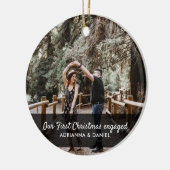 初めてのクリスマスス婚約したクリプトカップル写真 セラミックオーナメント (左)