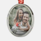 初めてのクリスマスス婚約したクリプトカップル写真 メタルオーナメント (左)