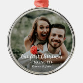 初めてのクリスマスス婚約したクリプトカップル写真 メタルオーナメント (正面)