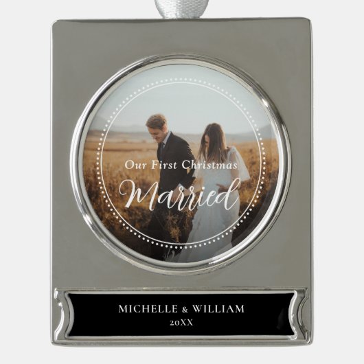 初めてのクリスマスス結婚したクリプトオーバーレイ写真 シルバープレートバナーオーナメント (正面)
